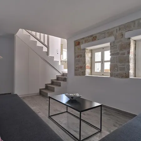 Sabia, Ambelas Ferienhaus *